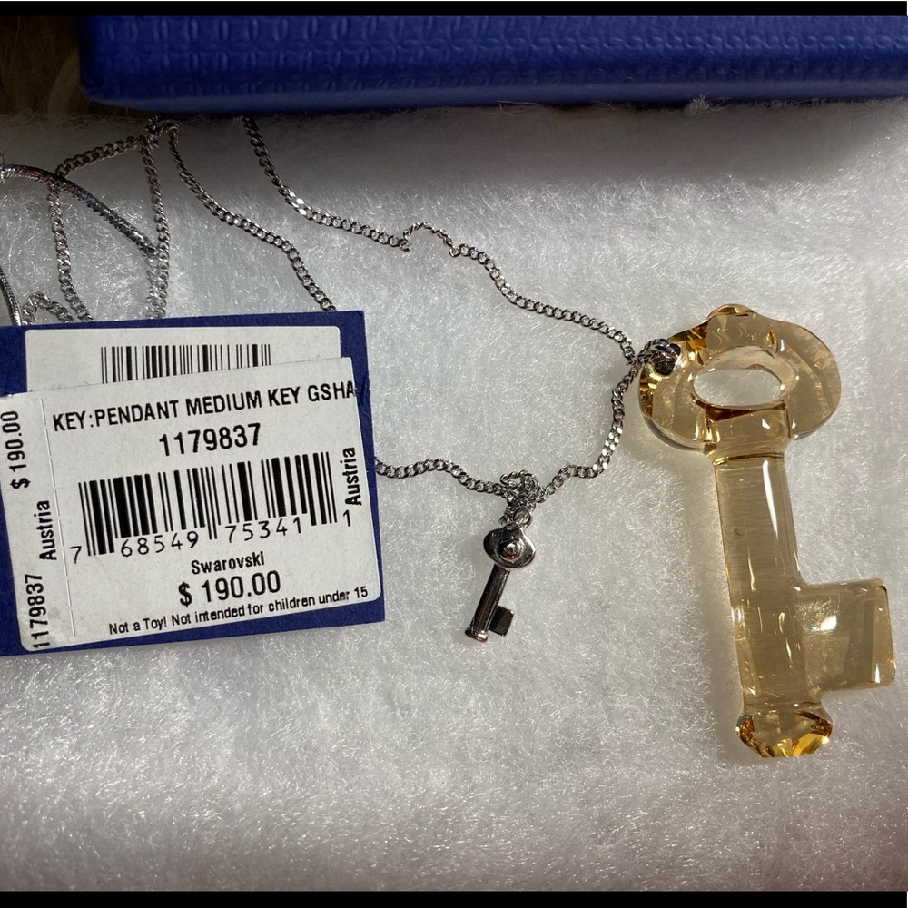 *NWT* Swarovski Medium Key Pendant Necklace